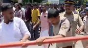 മാ​റി​പ്പോ​യി; എ​സ്എ​ഫ്ഐ​ക്കാ​ർ പി​ഴു​ത​ത് സി​പി​എം അ​നു​ഭാ​വ സം​ഘ​ട​ന​യു​ടെ കൊ​ടി​മ​രം
