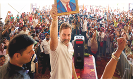 പോലീസ് തടഞ്ഞിട്ടും  അംബേദ്കർ ഹോസ്റ്റലിലെത്തി പ്രസംഗിച്ച് രാഹുൽ