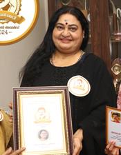 ബി​ന്ദു പ​ണി​ക്ക​ർ​ക്ക് ക​ലാ​ഭ​വ​ൻ മ​ണി മെ​മ്മോ​റി​യ​ൽ  അ​വാ​ർ​ഡ്